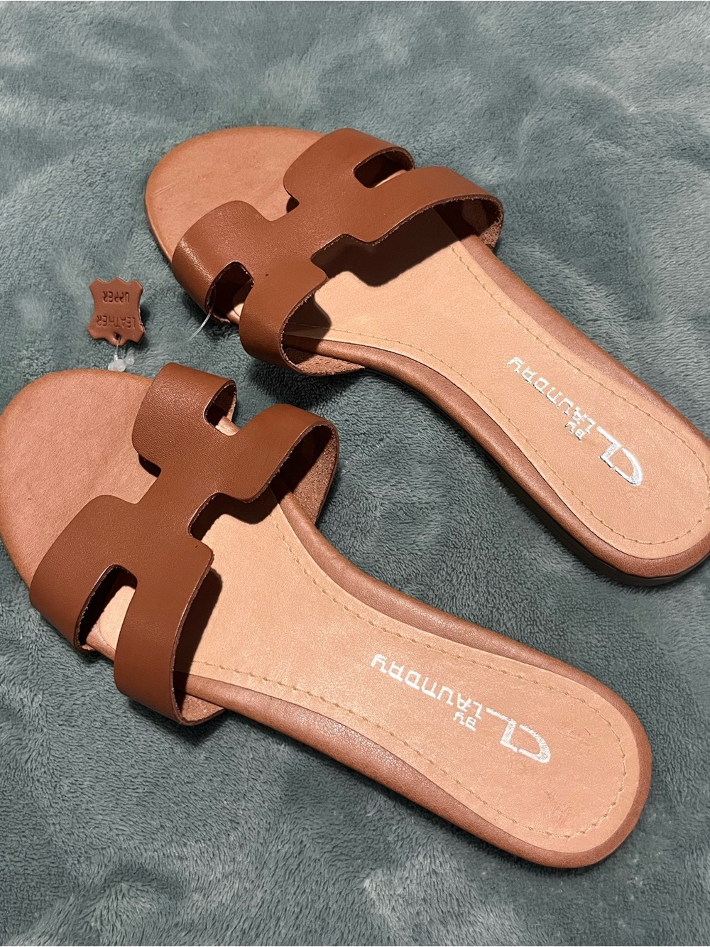 Laundry By Shelli Segal Tan Leather Slide Sandals - Picture 5 of 6